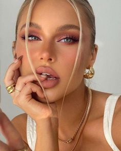 Cheap Makeup Products For Ladies Rosa Make-up, Classy Makeup, Prom Makeup Looks, Smink Inspiration, Eye Makeup Designs