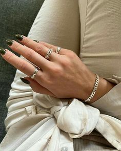 Simple Feminine Style, Creative Jewelry Photography, Jewelry Outfit, Shell Necklaces, Ring Collections