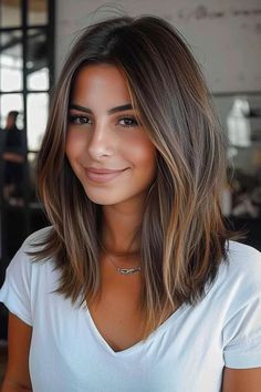 Medium Length Long Bob, Long Lob Haircut Brunette, Bobbed Balayage Hair, Below Shoulder Length Hair Styles, Long Bob Hairstyles Brown Hair, Shoulder Length Bob Balayage, Long Bob Haircuts For Oval Face, Short Mid Hairstyle Women, Bronze Lob Hair