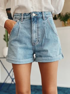 Jonas short (-30%) – BERTHIE Mode Tips, Look Short, Blazer Outfit, Blue Denim Shorts, Denim Short, Look Plus, New Wardrobe, Summer Outfits Women, Outfits Casuales