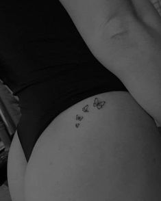 Paznokcie Hello Kitty, Bum Tattoo, Hip Tattoos Women, Tattoos For Black Skin, Small Hand Tattoos, Cute Tattoos For Women