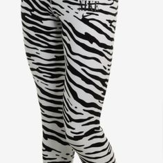 New With Tags Nike Women's Essential White/Black Zebra Print Hr Leggings Cv8597-100 Women's Size Small Product Details: Tight Fit For A Body-Hugging Feel 61% Cotton/33% Polyester/6% Spandex Machine Wash Imported Style : Cv8597-100 Trendy White Leggings, White Elastane Leggings For Loungewear, Casual White Tights For Spring, White Stretch Bottoms With Zebra Print, White Stretch Zebra Print Bottoms, White Zebra Print Stretch Bottoms, Zebra Pajamas, Zebra Pant, Zebra Leggings