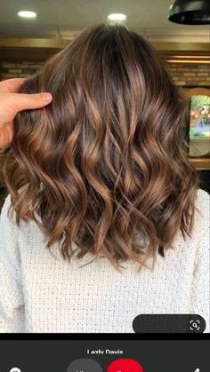 Medium Brown Hair With Highlights, Short Beach Waves, College Hair, Honey Brown Hair, Short Brown Hair, Beach Wave, Hair Inspiration Short