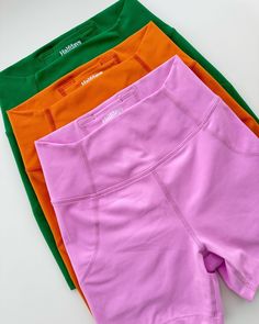 Designed with performance material that cools you off, the Hattie bike short is perfect for the mountain trail, but worn all weekend long. Trail Outfits, Hiking Outfit Spring, Women Hiking, Everyday Jacket, Spring Hiking, Long Trail, Ski Club, Hiking Outfit Women, Summer Hiking