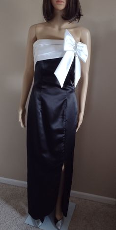 Excited to share the latest addition to my #etsy shop: Nadine 90s Vintage black and white strapless floor-length dress with large bow and beautiful brooch https://etsy.me/3Ficmi4 #black #white #formalevent #sleeveless #floorlength #pearl #90sfashion #promdress Black Dress With White Bow, Black And White Bow Dress, White Dress Black Ribbon, Vintage Evening Dresses With Bow, Luxury Vintage Strapless Dress, Luxury Strapless Dress With Bow, Vintage Formal Dresses, Vintage Black And White, Large Bow