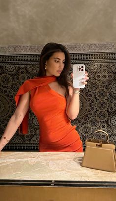 Sandra Garal, Yachts Girl, Hollywood Aesthetic, Dinner Fits, Instagram Photo Inspiration, Baddie Outfits Casual, Going Out Outfits, Work Attire, Photoshoot Poses