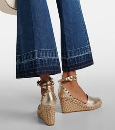 Rockstud metallic leather espadrille wedges in metallic - Valentino Garavani | Mytheresa Valentino Wedges, Accessories Hairstyles, Rose Gold Accessories, Valentino Garavani Shoes, White Wedges, Metallic Shoes, Wedge Espadrilles, Brown Wedges, Ankle Strap Wedges