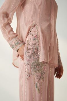 Pink Suits, Pakistani Designer Suits, Shirt Pant, Pakistani Fashion Party Wear, Pakistani Fancy Dresses, Salwar Kamiz, Traditional Indian Outfits, Dress Design Patterns, Shirt Pant Set