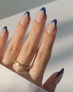 Blue With White French Tip Nails, Cute Nails No Design, Nails Inspo Medium Length, Hand Poses To Show Off Nails, Nails For Each Month Of The Year, Navy Blue Nail Ideas Almond, Aesthetic Navy Blue Nails, Navy Nail Inspo Almond, Dark Blue Sparkle French Tip Nails