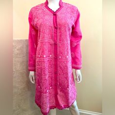 Item Details: Pari's Vintage Tunic Top Cotton Relaxed Fit Mid Long Front Buttons Pink W White Embroidery Lightweight, Airy Fabric Size: Medium / Large (To Ensure Fit, Please Refer To Measurements) Shoulder: 16.5" Chest: 40" Sleeve/Shoulder Seam To Sleeve Edge: 22.5" Waist: 36" Hip: 40" Shoulder To Hem: 36" Condition: Excellent Condition; No Flaws To Note Condition Rating: 2 Condition Rankings: Nwt = Brand New, Tags Still Attached, Never Used. Mint Condition = Item May Have Been Used, But Shows N Casual Long Sleeve Embroidered Kurta, Long Sleeve Blouse With Intricate Embroidery For Navratri, Long Sleeve Blouse With Motif, Long Sleeve Tunic For Festivals, Summer Long Sleeve Kurta With Resham Embroidery, Long Sleeve Top With Chikankari Embroidery For Festivals, Long Sleeve Blouse With Floral Embroidery For Navratri, Casual Embroidered Kurta For Festivals, Casual Kurta With Resham Embroidery