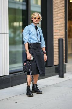 Men's Skirts Fashion, Men’s Skirt, Men Skirt Outfits, Kilt Outfit Men, Mens Skirt, Blond Guy, Streetwear Skirt