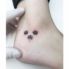 a small tattoo on the side of a woman's leg with three sunflowers