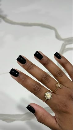 Black Nails Natural Nail, Short Dark Colored Acrylic Nails, Short Square Nails Black Women, Black Nails On Black Woman, Black Nails Black Women, White Nails On Dark Skin, Short Black Gel Nails, Black Natural Nails, Gel Nails Black