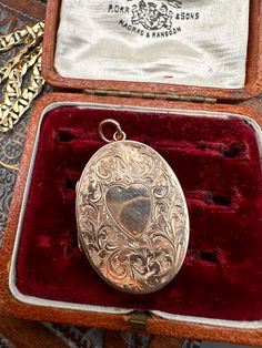 Beautifully detailed 9ct gold locket. 4.82grams 1" wide 1 1/2" tall (Including bale) The old warm gold color that is so desirable Snaps shut securely Antique Yellow Gold Locket Necklace, Antique Rose Gold Locket Necklace, Antique Gold Hallmarked Locket Necklace, Antique Etched Yellow Gold Locket Necklace, Victorian Engraved Rose Gold Locket Necklace, Victorian Hallmarked Locket Necklace For Anniversary, Antique Hallmarked Locket Necklace For Anniversary, Ornate Gold Locket Necklace, Victorian Anniversary Locket Necklace Hallmarked