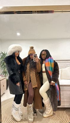 Outfit For Colorado Winter, Christmas Trip Aesthetic, Snow Trip Outfits For Black Women, Aspen Outfit Black Women, Girls Cabin Trip Black Women, Ski Trip Aesthetic Black, Snow Outfits Black Women, Winter Cabin Aesthetic Outfit, Skiing Outfit Black Women