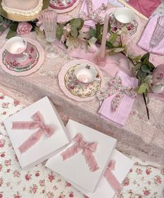 a table topped with pink plates and napkins