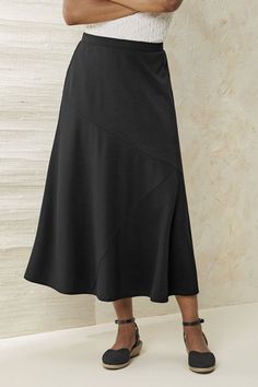 Enjoy fabulous versatility and a graceful silhouette in our Destinations by Coldwater Creek® travel-knit maxi – diagonal seams add artistry and structure. Resilient, lightweight fabric is fluid and wrinkle-resistant, and ready to go day or night. | Women's Destinations Seamed Maxi Skirt - Black - PM - Petite Size Coldwater Creek Outfits, Linen Skirt Outfit, Travel Skirt, Linen Skirt, Tall Women, Coldwater Creek, Petite Dresses, Ready To Go, Petite Size