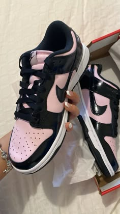 Back To The 50s, Pretty Sneakers, Nike Shoes Girls, Dr Shoes, Trendy Shoes Sneakers, Jordan Shoes Girls, Pretty Shoes Sneakers, Jordan Shoes Retro, Kicks Shoes