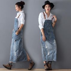 Ripped Denim Overall Dress Vestiti In Jeans, Denim Dress Summer, Flowing Blouse, Denim Pinafore, Mode Hippie, Country Casual, Mode Boho, Denim Overall Dress, Denim Patterns