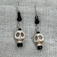 Sterling Silver Hooks White Painted Resin Printed Skull Earrings Halloween Goth Calling All Thrill-Seekers And Fashion Trailblazers! Prepare To Enter A World Of Enchantment With Our Handcrafted Skull Dangle Earrings, Designed To Make Heads Turn. These Unique Earrings Measure 1.75 Inches In Length, Featuring An Artful Blend Of Beads That Add A Touch Of Mystique And Whimsy. The Sterling Silver Ear Hooks Provide Unparalleled Comfort While Lending A Touch Of Elegance To Your Adventurous Style. Unlea White Gothic Handmade Earrings, Handmade White Gothic Earrings, White Skull Jewelry For Day Of The Dead, Handmade Casual Halloween Jewelry, Casual Handmade Halloween Jewelry, Casual Handmade Jewelry For Halloween, Halloween Skull Jewelry In White, White Skull Jewelry For Halloween, White Skull-shaped Halloween Jewelry