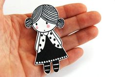 Encogimiento plástico broche CLARA por myLadiesshop en Etsy Girl Illustration