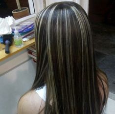 Chunky Blonde Highlights, Skunk Hair, Rambut Brunette, Blonde Highlights On Dark Hair, Highlights Curly Hair, Y2k Hairstyles