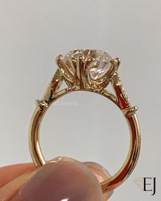 Old Money Engagement Ring, Ugly Engagement Rings, Old Mine Cut Engagement Ring, Gold Antique Engagement Rings, Pretty Engagement Rings, Antique Style Rings, Cute Engagement Rings, Wedding Rings Round, Future Engagement Rings