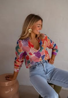 Patterned Hadri Shirt – Easy Clothes North America Bright Classic Outfits, Mode Tips, Outfit Primavera, Spring Mood, Teacher Outfit, Elegante Casual, Pinterest Fashion, Mode Inspo, Mom Outfits