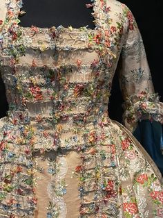 18th Century Women, Age Of Enlightenment, 18th Century Clothing, Georgian Era, Century Clothing, French Women, British History, Fashion History