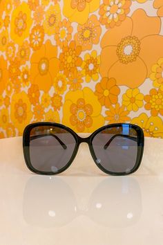 Vintage '70s-inspired sunglasses featuring a large black frame! Super beautiful and flattering on all face shapes. Very Fawcett-esque. ✿    DETAILS MEASUREMENTS                       UV protection: 100% Lens Width: 2.25" Lens Height: 2.75" Retro Black Shield Sunglasses With Mirrored Lenses, Vintage Black Shield Sunglasses For Summer, Retro Black Sunglasses For The Beach, Retro Polarized Sunglasses For Party, Retro Black Sunglasses With Gradient Lenses, Black Retro Sunglasses With Gradient Lenses, Retro Black Shield Sunglasses With Uv Protection, Vintage Black Sunglasses For Beach, Vintage Black Beach Sunglasses