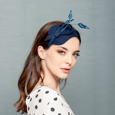 This cocktail small cocktail hat is accented with modern bow and hand cut feathers. It has teadrop shape. All made of stiffened wool felt in navy blue color. It's ll handmade with the highest precision. Perfect for the elegant, extravagant and modern looking. THE COLOUR CAN BE A LITTLE BIT DIFFERENT. Iis attached to black metal headband. You can write to me for more informations. Ready to shipped in 3-5 working days. If You want to change something please write to me. I can personalized Your ord Felt Fascinator, Fascinator Hats Outfit, Short Veils Bridal, Blue Headpiece, Fascinator Hats Wedding, Wedding Veils Short, Kentucky Derby Fascinator, Veil Length, Pink Fascinator