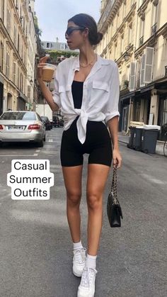 Look Working Girl, Legging Court, Minimalistic Outfits, Ny Outfits, Look Legging, Nyc Outfits, New York Outfits, City Outfits, Summer Fashion Trends