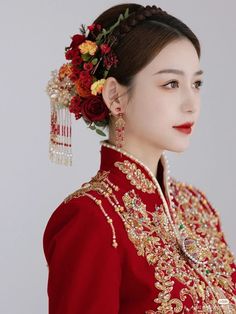 Chinese Wedding Headpiece, Asian Makeup Wedding, Hair Styles Bridal, Hair Down Wedding, Wedding Korean, Chinese Gown, Chinese Bride