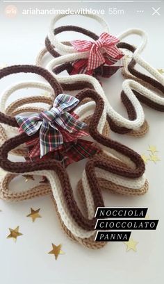 crocheted hair ties with bows on them are arranged in the shape of an octopus