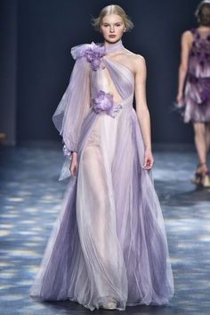 Krakow Wedding, Grunge Ballerina, Gown With Flowers, Runway Clothes, Garden Princess, Marchesa Fashion, Grecian Gown