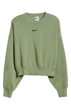 An embroidered Swoosh adds minimal branding to this cozy fleece sweatshirt cut for a relaxed, oversized fit that's enhanced by the dropped shoulders. 22" length (size Medium) Crewneck 80% cotton, 20% polyester Machine wash, tumble dry Imported Jiraiya And Tsunade, Nike Phoenix Fleece, Cute Nike Outfits, Minimal Branding, Nike Sweats, Trendy Outfits For Teens, Cut Sweatshirts, Jersey Sweatshirt, Cute Preppy Outfits