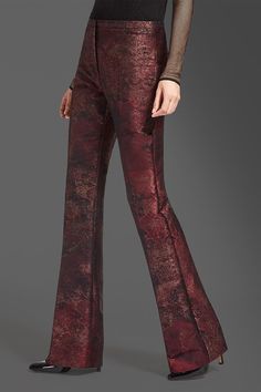 Autumn Outfits, Fashion Details, Bell Bottoms, Bell Bottom Jeans, Fall Outfits, Hair Styles, Pants, Quick Saves, Trousers