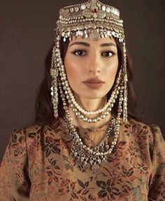 Arabesque Aesthetic, Nomadic Illustration, Kurdish Headwear, Armenian Clothing, Armenian Wedding, Armenian Jewelry, Afghani Clothes, Armenian Culture, Horse Costumes