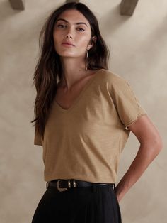 Slub V-Neck T-Shirt | Banana Republic Neutral Shirts Women, Tan Top Outfit, V Neck Shirt Outfit, Clean Wardrobe, Unique Summer Outfits, Neutral Shirt, Dolman Shirt, British Khaki, Everyday Clothes