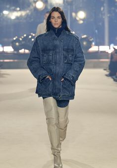 Fw22 Runway, Winter 2022 Trends, Ethereal Gowns, Oversized Tailoring, Autumn Winter 2022, Statement Coat, Elsa Hosk, Trending Boots, 2022 Trends