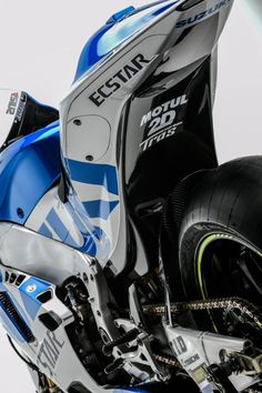 a close up view of the back end of a motorcycle that is blue and white