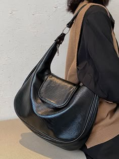 Cool Bags Women, Vintage Leather Tote Bag, Hobo Jewelry, Bag Inspo Aesthetic, Outfits With Purses, Unique Leather Bag, Chique Outfit, Estilo Hippy, Fall Bags