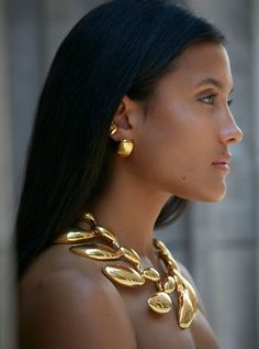 Statement Jewelry Necklace, Classic Jewellery, Jewelry Styling, Usa Jewelry, African American Hairstyles, Jewelry Model, Jewelry Lookbook, Jewelry Photography, Classic Jewelry