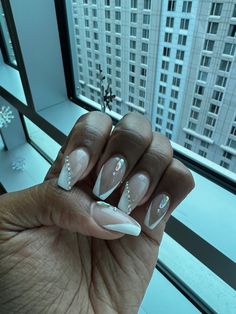 A classy holiday look for when you want something other than red and green or when youre trying to avoid christmas trees on your nails 🤪 Green Nail Designs, Simple Nail Designs, Holiday Looks, Cool Nail Designs, Green Nails, Christmas Nails, Short Nails, Nail Inspo, You Nailed It