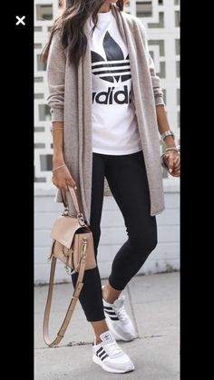 Addidas Shirts, Looks Adidas, Light Grey Cardigan, Look Legging, Cardigan White, Travel Outfit Summer, Leggings Outfit, Black Outfits, Gray Cardigan