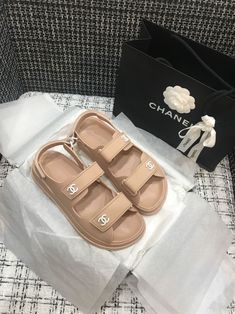 Tas Lv, Sandal Kulit, Velcro Sandals, Dad Sandals, Chanel Sandals, Fashion Slippers