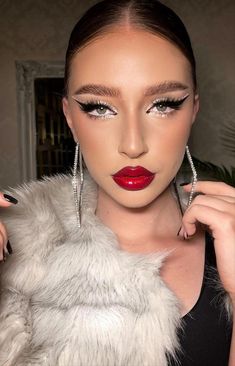 Playful Makeup, Valentine Makeup, Lips Aesthetic, Red Makeup Looks, Valentine's Day Makeup, Romantic Makeup, Glitter Makeup Looks, Day Makeup Looks, Pink Eye Makeup