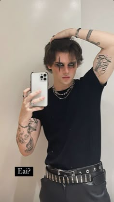 Holloween Costume Male, Dark Angel Makeup Men, Easy Boy Halloween Makeup, Spooky Makeup Men, Halloween Makeup Ideas For Boys, Simple Halloween Makeup For Men, Guy Vampire Makeup, Halloween Men Makeup Easy, Men's Halloween Makeup