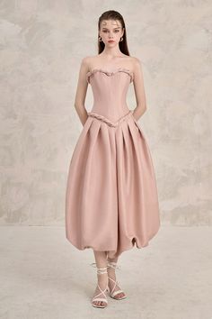 This dress features a unique semi-heart neckline and bubble silhouette, creating an elegant and playful look. Crafted from high-quality taffeta fabric, it comfortably fits while maintaining its shape. Perfect for any occasion, this dress is a must-have addition to your wardrobe. *Product length is measured from the underarm to the hem. Taffeta Evening Dress With Fitted Bodice For Cocktail, Elegant Ruched Bubble Dress, Cocktail Evening Dress With Fitted Bodice In Taffeta, Taffeta Corset Dress With Sweetheart Neckline, Fitted Taffeta Dress For Banquets, Chic Taffeta Midi Dress With Fitted Bodice, Fitted Bodice Taffeta Dress For Banquet, Prom Corset Dress With Fitted Taffeta Bodice, Prom Taffeta Corset Dress With Fitted Bodice