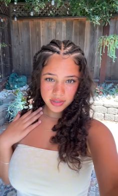 Different Dutch Braid Styles, Cute Hairstyles Cheer, Pretty Hairstyles With Braids, Boho Braids On Natural Curly Hair, Dutch Braids With Edges, Dominican Republic Hairstyles, Curly Hair Styles With Braid, Half Side Braided Hairstyles, Braided Hairstyles Open Hair